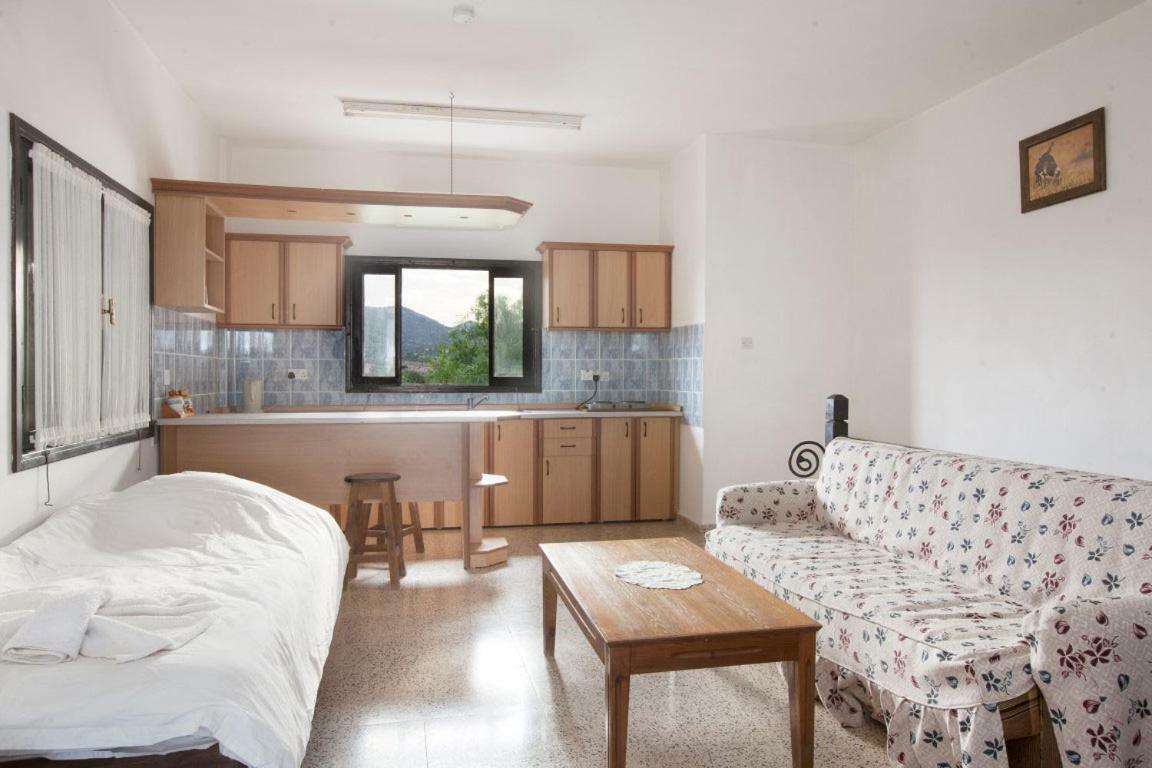 Balci Plaza Hotel&Balci Plaza guest Bungalows Karpaz peninsula Selenias Exterior foto